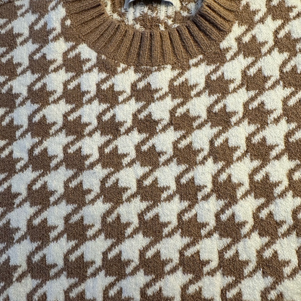 A& E Brown and White Houndstooth Sweater